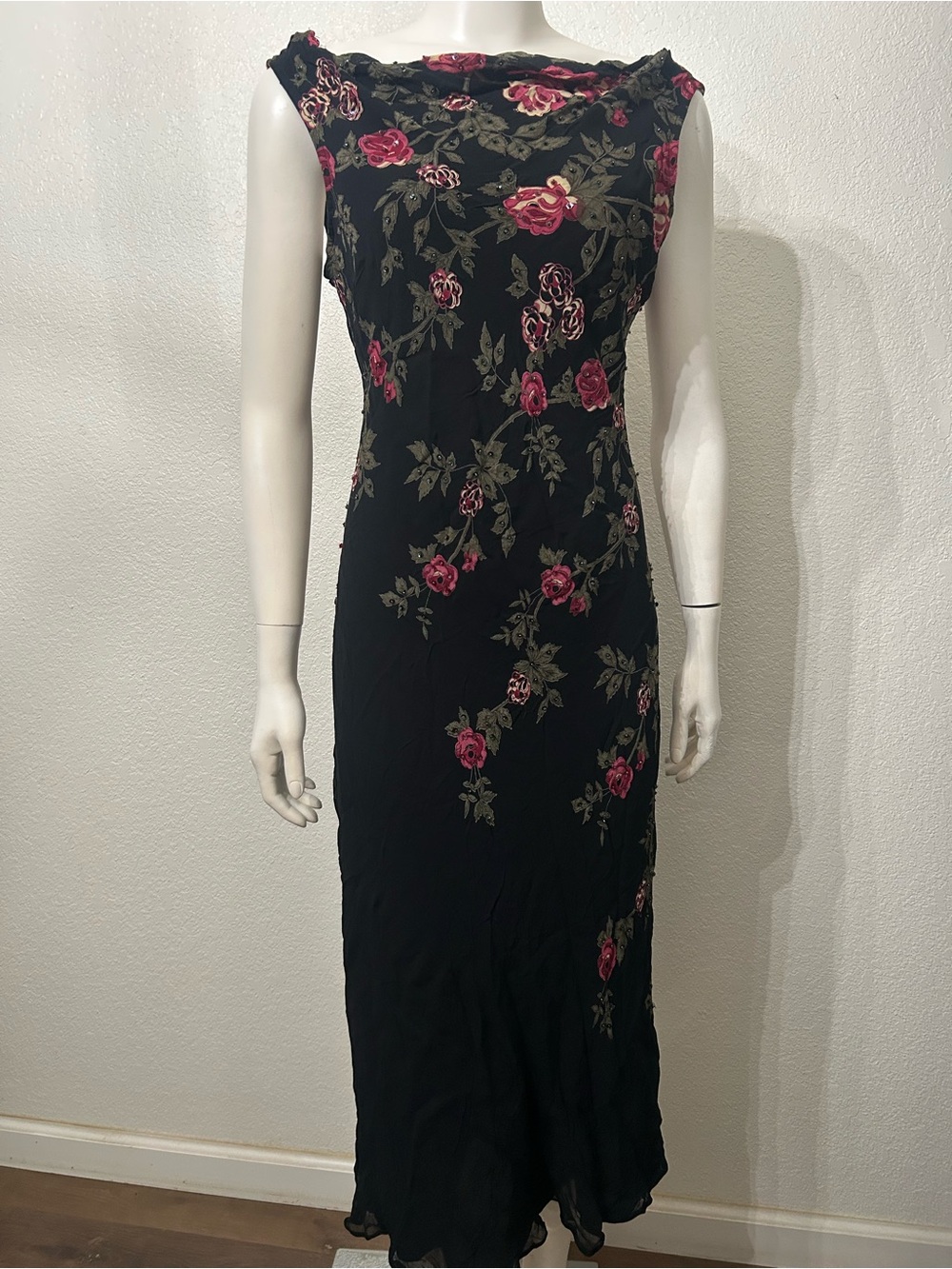 Vintage Majick Black Floral Sleeveless Midi Dress with Rose Print